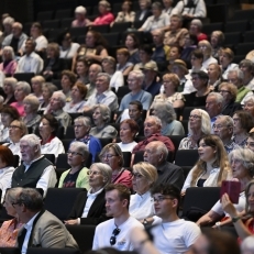 Menschen in einem Publikum