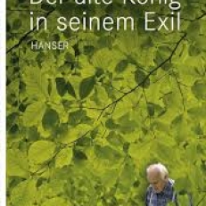 Buchcover von „Der alte König in seinem Exil“ von Arno Geiger. Grün gefärbter Blätterhintergrund mit kleiner Figur eines alten Mannes unten rechts – ein einfühlsames literarisches Porträt über Demenz und familiäre Nähe.