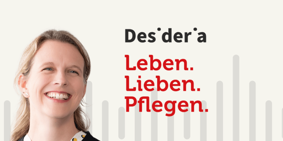 Podcastcover Frau lächelt vor beigem Hintergrund