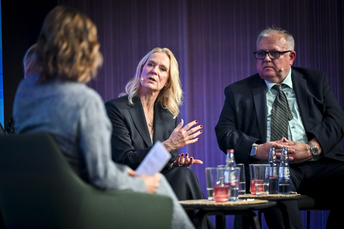 Podiumsdiskussion Gespräch auf einer Bühne