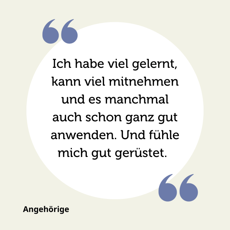 Zitat über ein Angehörigenseminar in weißem Kreis mit Anführungszeichen.