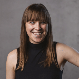 Portraitbild der Journalistin Jule Wernhard
