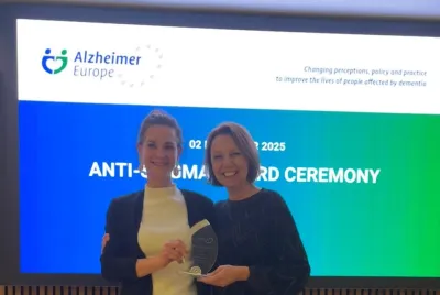 Isabelle Henn und Nelli Hennig von Desideria mit Anti-Stigma Award bei Preisverleihung in Brüssel